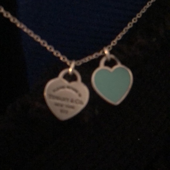 Return to Tiffany 2 hearts - one Tiffany blue enamel, boxed & bagged & authentic - Picture 4 of 11